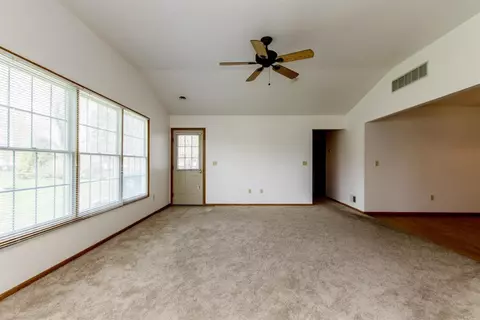 586 Hidden Oak Dr, Hobart, IN 46342 photo 7