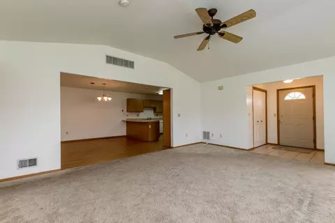 586 Hidden Oak Dr, Hobart, IN 46342 photo 8