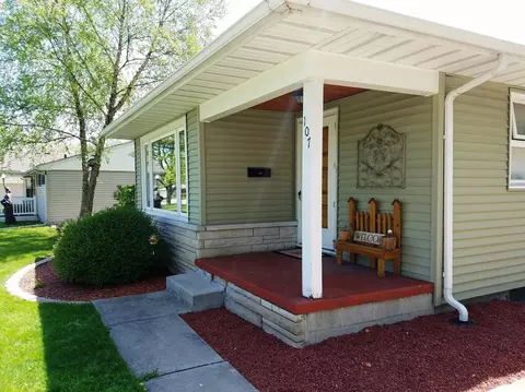 107 Marr Ct, Crown Point, IN 46307 photo 2