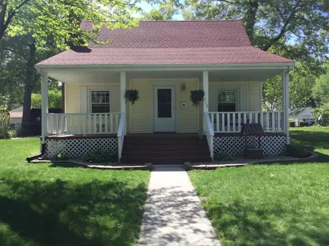 210 N Harvey St, Griffith, IN 46319 photo 1
