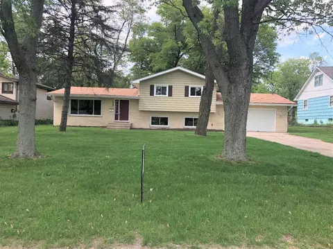 990 E 40th Pl, Griffith, IN 46319 photo 1