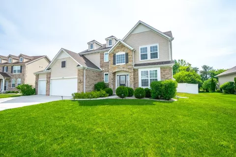 10051 Pearwood Dr, Saint John, IN 46373 photo 2