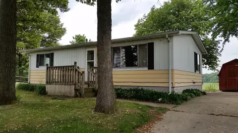 9882 N 480, De Motte, IN 46310 photo 2