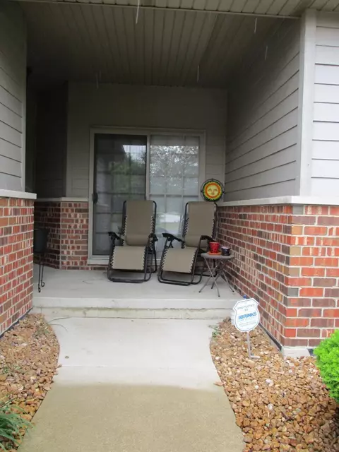 10374 Sutton Pl, Munster, IN 46321 photo 2