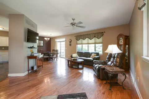 10232 Sutton Pl, Munster, IN 46321 photo 3