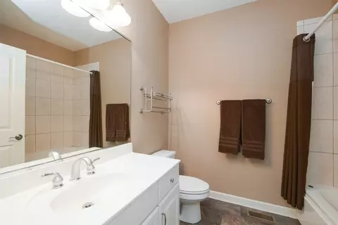 10232 Sutton Pl, Munster, IN 46321 photo 9