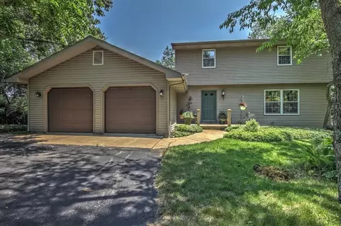 9975 Arrowhead Ln, De Motte, IN 46310 photo 1