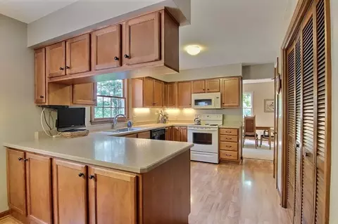 9975 Arrowhead Ln, De Motte, IN 46310 photo 7