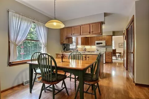 9975 Arrowhead Ln, De Motte, IN 46310 photo 6