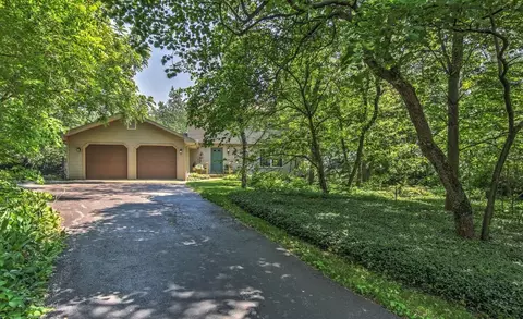 9975 Arrowhead Ln, De Motte, IN 46310 photo 2