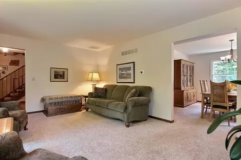 9975 Arrowhead Ln, De Motte, IN 46310 photo 5