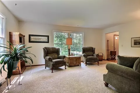 9975 Arrowhead Ln, De Motte, IN 46310 photo 4