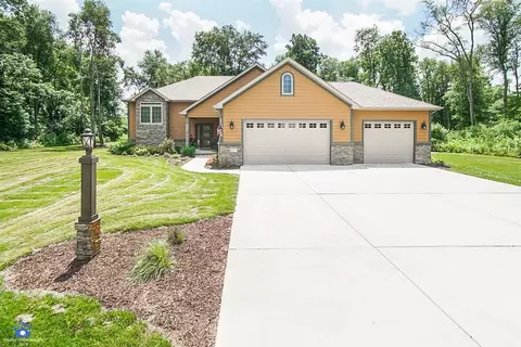 8177 Painted Leaf Dr, De Motte, IN 46310 photo 1