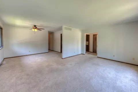 501 Cedar Ct, Munster, IN 46321 photo 3