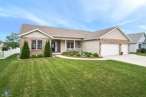 744 Coach Light Ln, Lowell, IN 46356 photo 2
