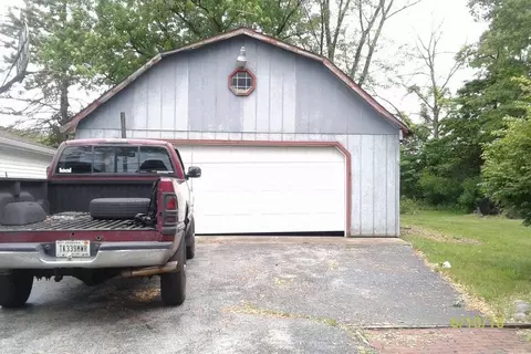714 S Broad St, Griffith, IN 46319 photo 3