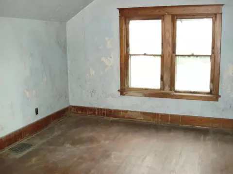 302 E Mound St, Knox, IN 46534 photo 8