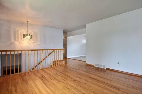 924 W Pine St, Griffith, IN 46319 photo 3