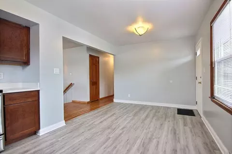 924 W Pine St, Griffith, IN 46319 photo 6