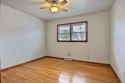924 W Pine St, Griffith, IN 46319 photo 8