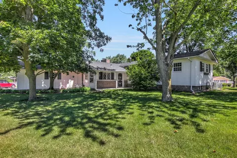 636 E Burrell Dr, Crown Point, IN 46307 photo 3