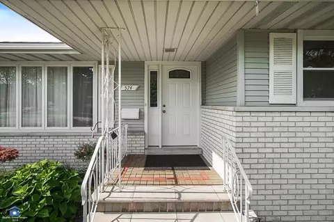 574 Evergreen Ln, Munster, IN 46321 photo 3
