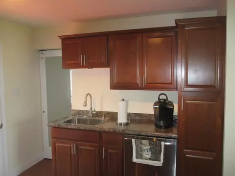 611 W Oak Pl, Griffith, IN 46319 photo 3