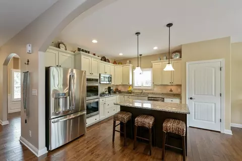 840 E Shakespeare Dr, Valparaiso, IN 46383 photo 2
