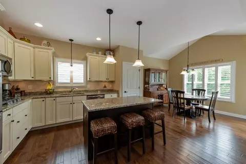 840 E Shakespeare Dr, Valparaiso, IN 46383 photo 3