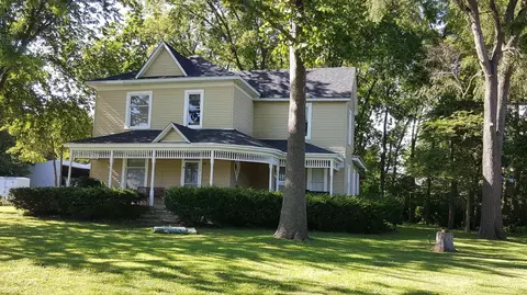 402 E Beaver St, Morocco, IN 47963 photo 2