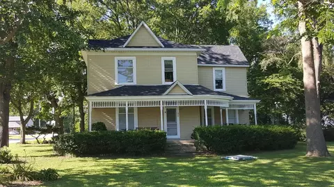 402 E Beaver St, Morocco, IN 47963 photo 1