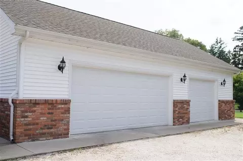 10979 Bunker Dr, De Motte, IN 46310 photo 4