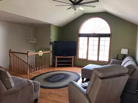 9032 Drake Dr, Saint John, IN 46373 photo 5