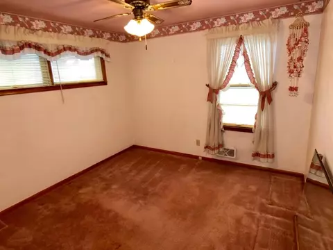 221 W 40th Pl, Griffith, IN 46319 photo 8