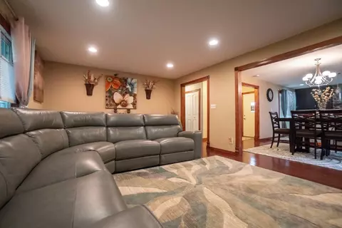 212 W 38th Ct, Griffith, IN 46319 photo 5