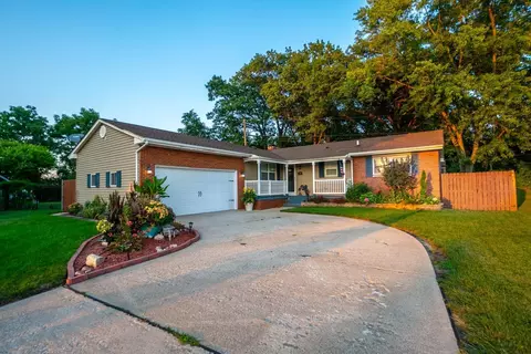 212 W 38th Ct, Griffith, IN 46319 photo 2