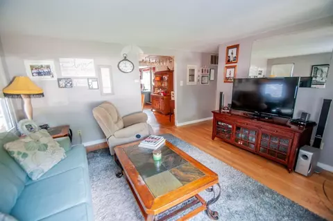 439 N Lindberg St, Griffith, IN 46319 photo 3