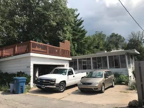 8424 Pine Ave, Gary, IN 46403 photo 1