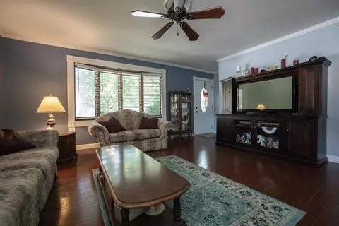 646 N Colfax St, Griffith, IN 46319 photo 9
