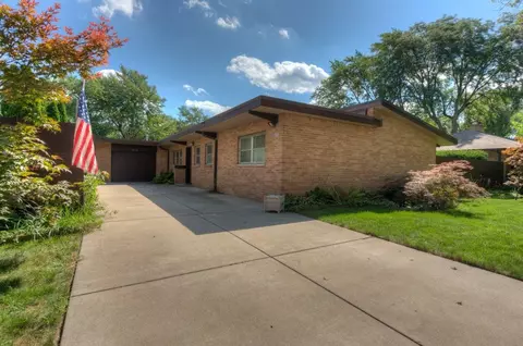 8221 Parkview Ave, Munster, IN 46321 photo 1