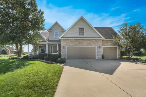 10581 Knickerbocker Ct, Saint John, IN 46373 photo 2