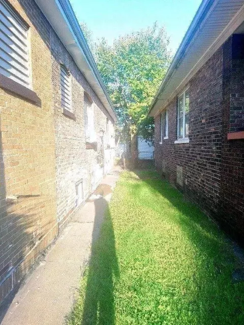 1061 Tyler St, Gary, IN 46402 photo 5