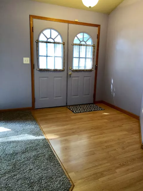 1813 Westfield Ct, Griffith, IN 46319 photo 2