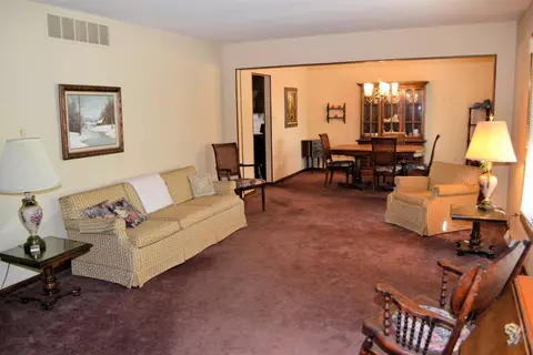 9406 Larch Dr, Munster, IN 46321 photo 5