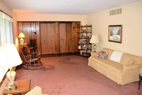 9406 Larch Dr, Munster, IN 46321 photo 3