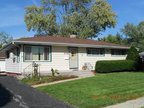 216 Crestview Ln, Crown Point, IN 46307 photo 1