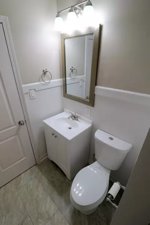823 King St, Gary, IN 46406 photo 5