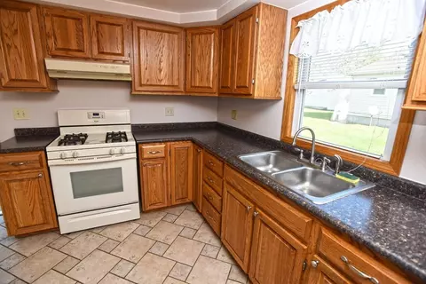 320 Cedar St, Crown Point, IN 46307 photo 5