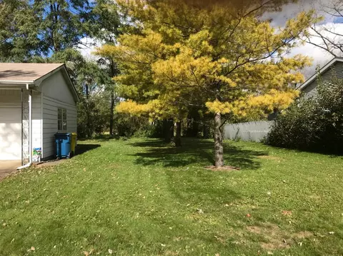 306 E Manor Dr, Griffith, IN 46319 photo 5