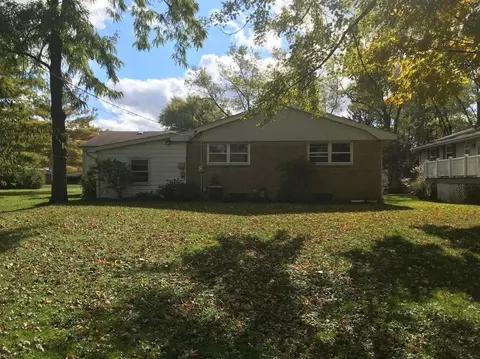 306 E Manor Dr, Griffith, IN 46319 photo 2